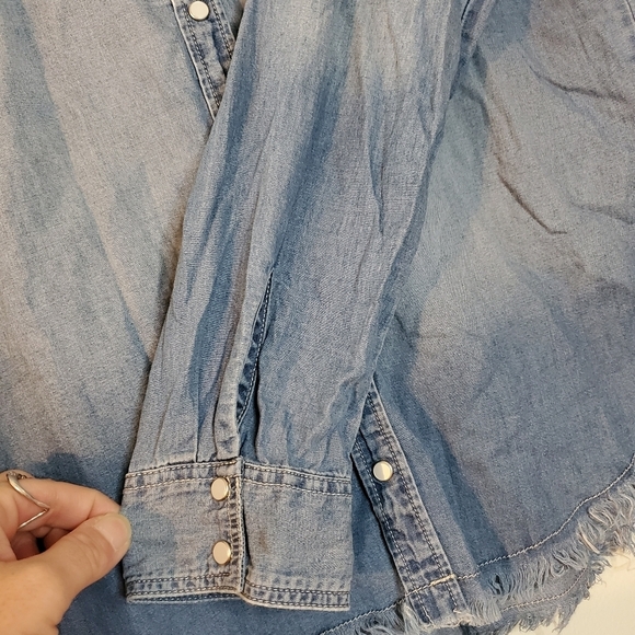 Express Boyfriend Distressed Chambray Top size small. - Picture 6 of 9